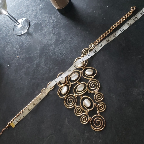 BCBG necklace Brand new, never worn - Picture 7 of 9